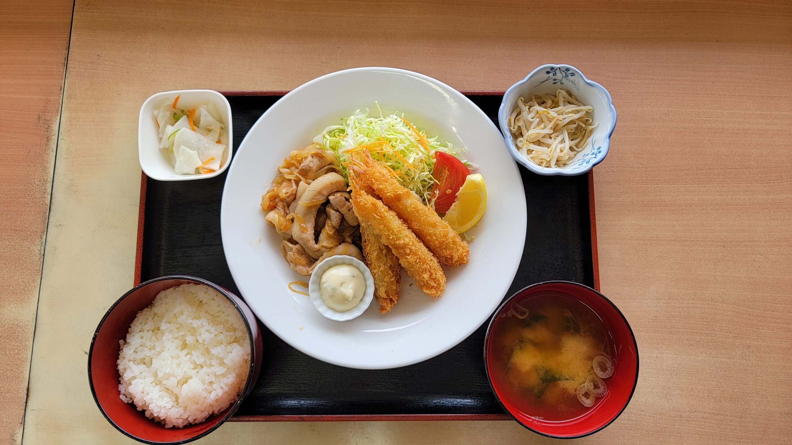 生姜焼きエビフライ定食