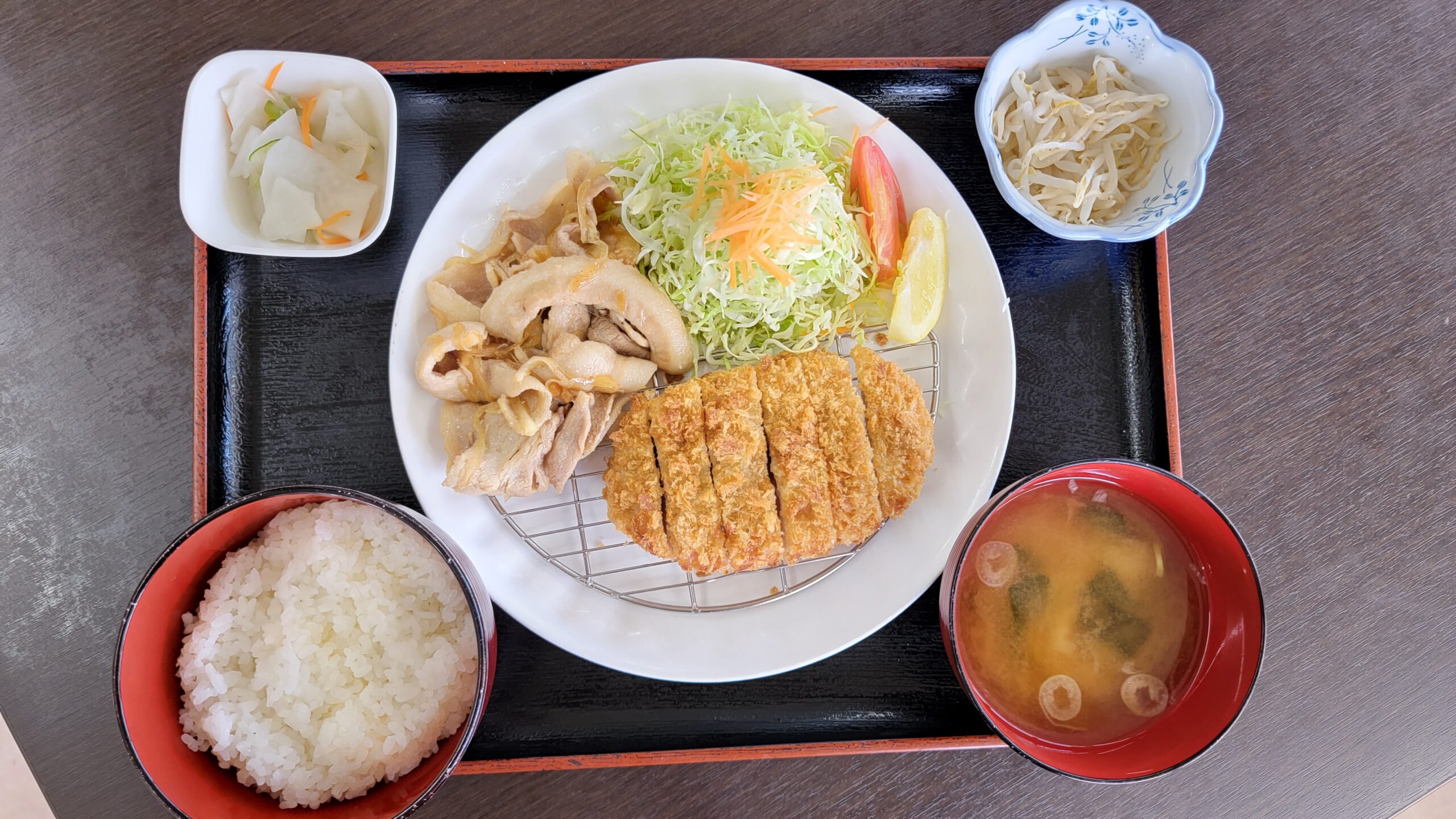 生姜焼きトンカツ定食
