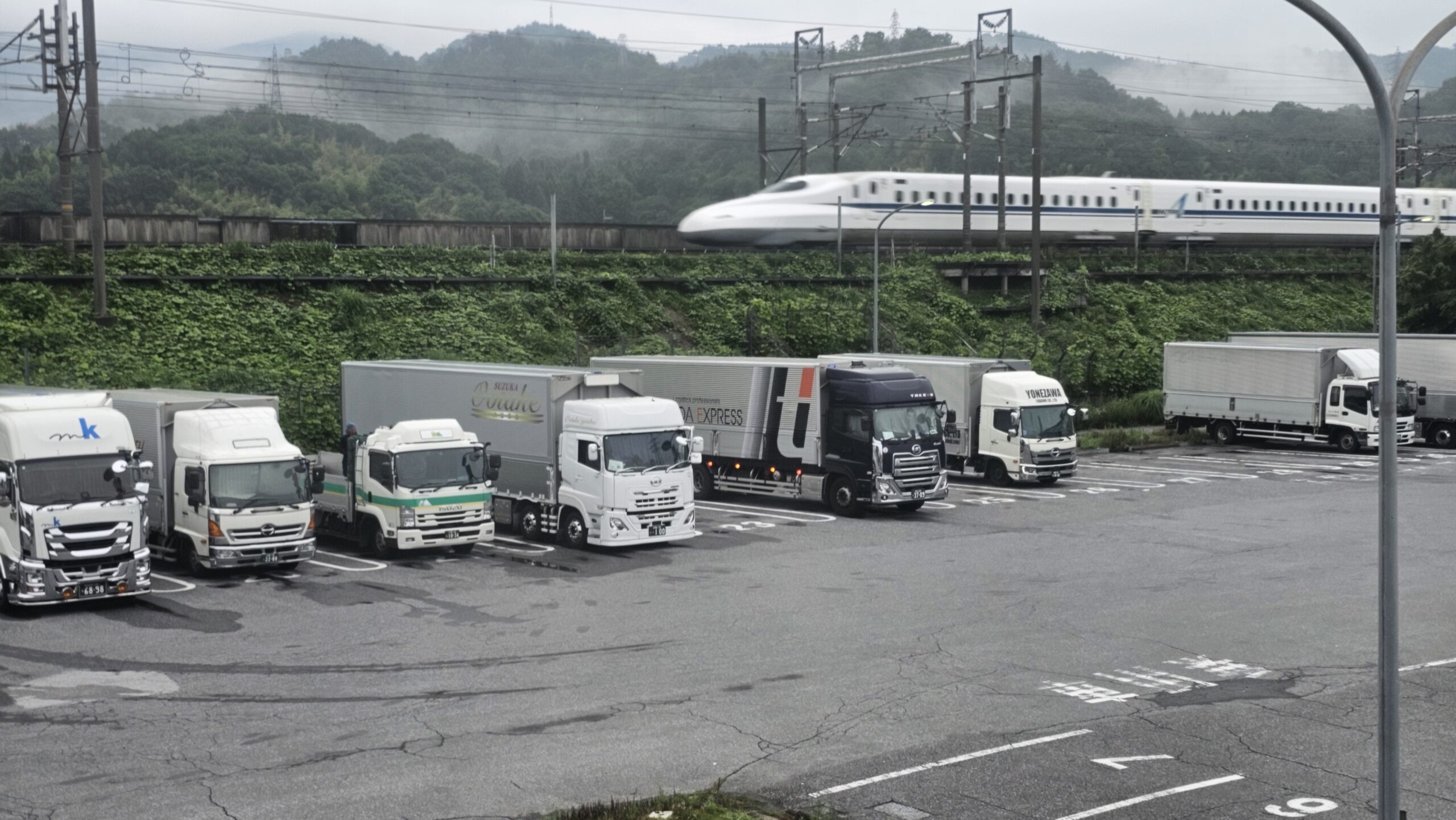 施設ガレージ外観