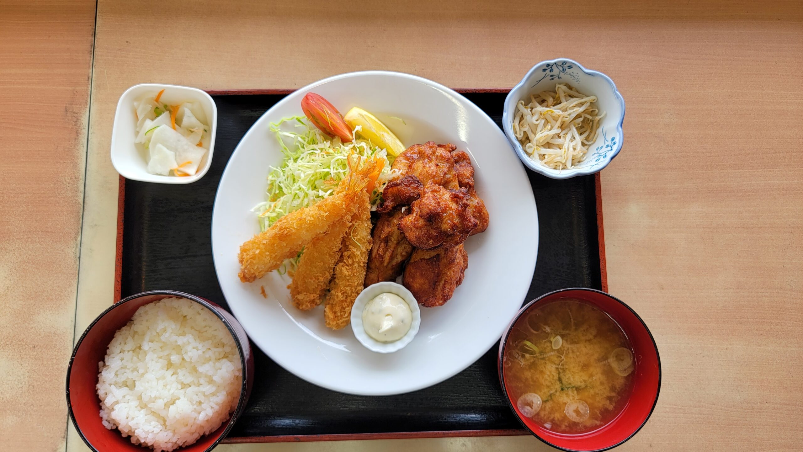 唐揚げエビフライ定食
